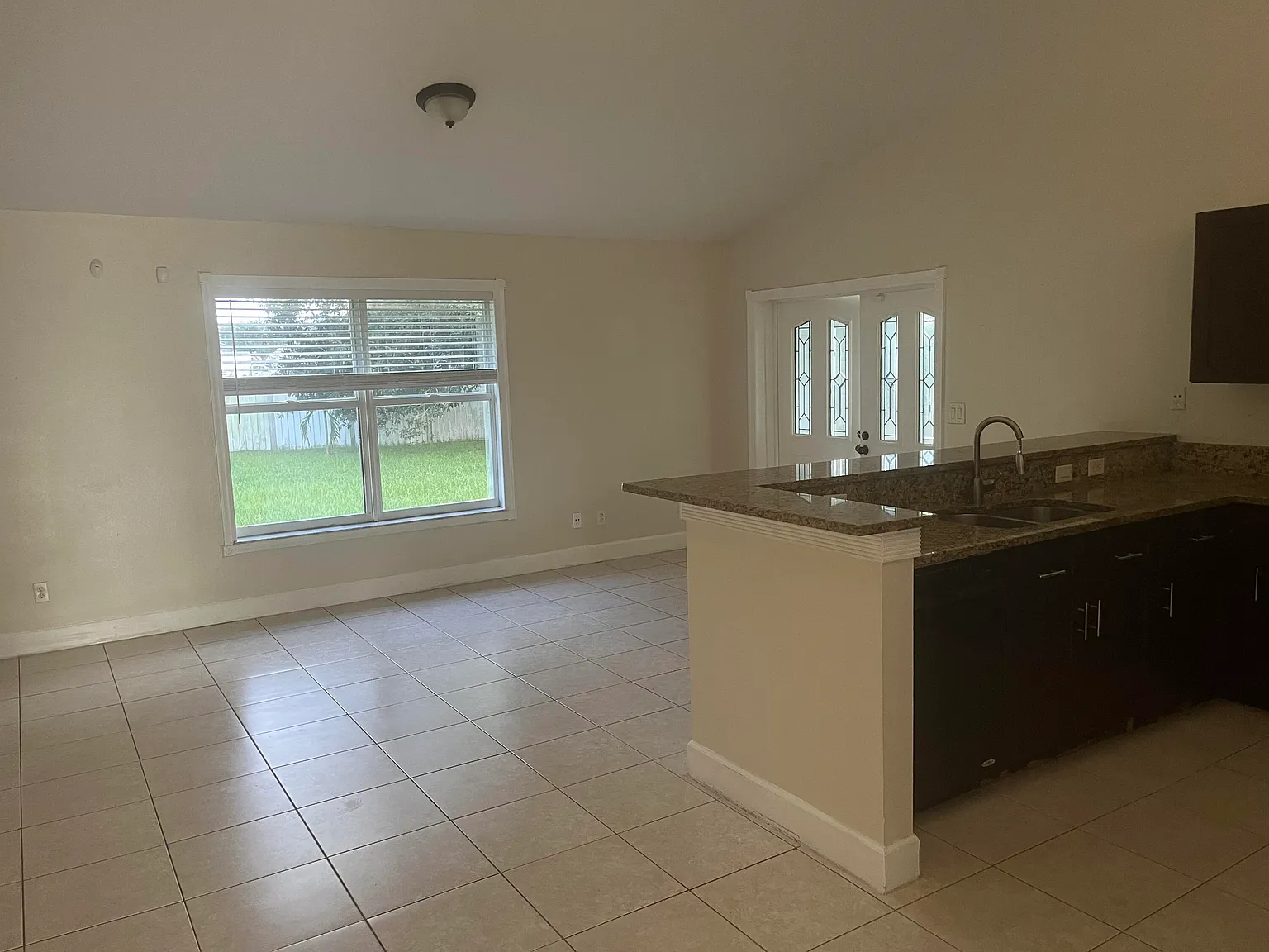 2 bed, 1.0 bath, 1100 sqft, $1,800 — Photo 3