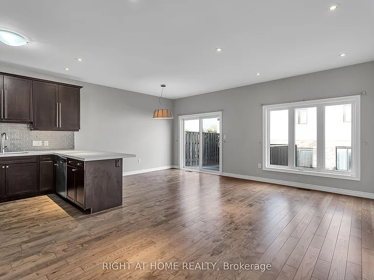 1030 Oakcrossing Gate #16 — Photo 6