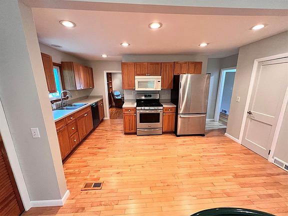 4th image of 45 Clark Ave