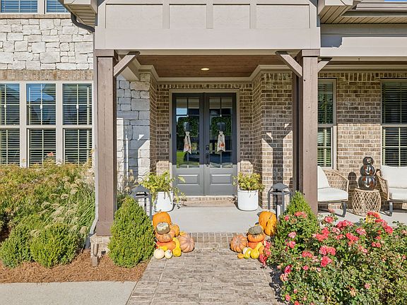4th image of 2734 Paddock Park Dr