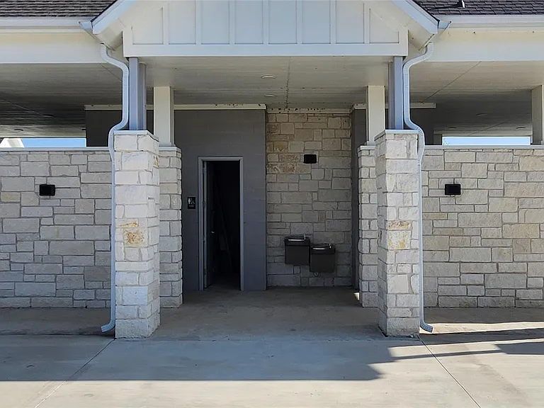 5303 Bruno St — Photo 32