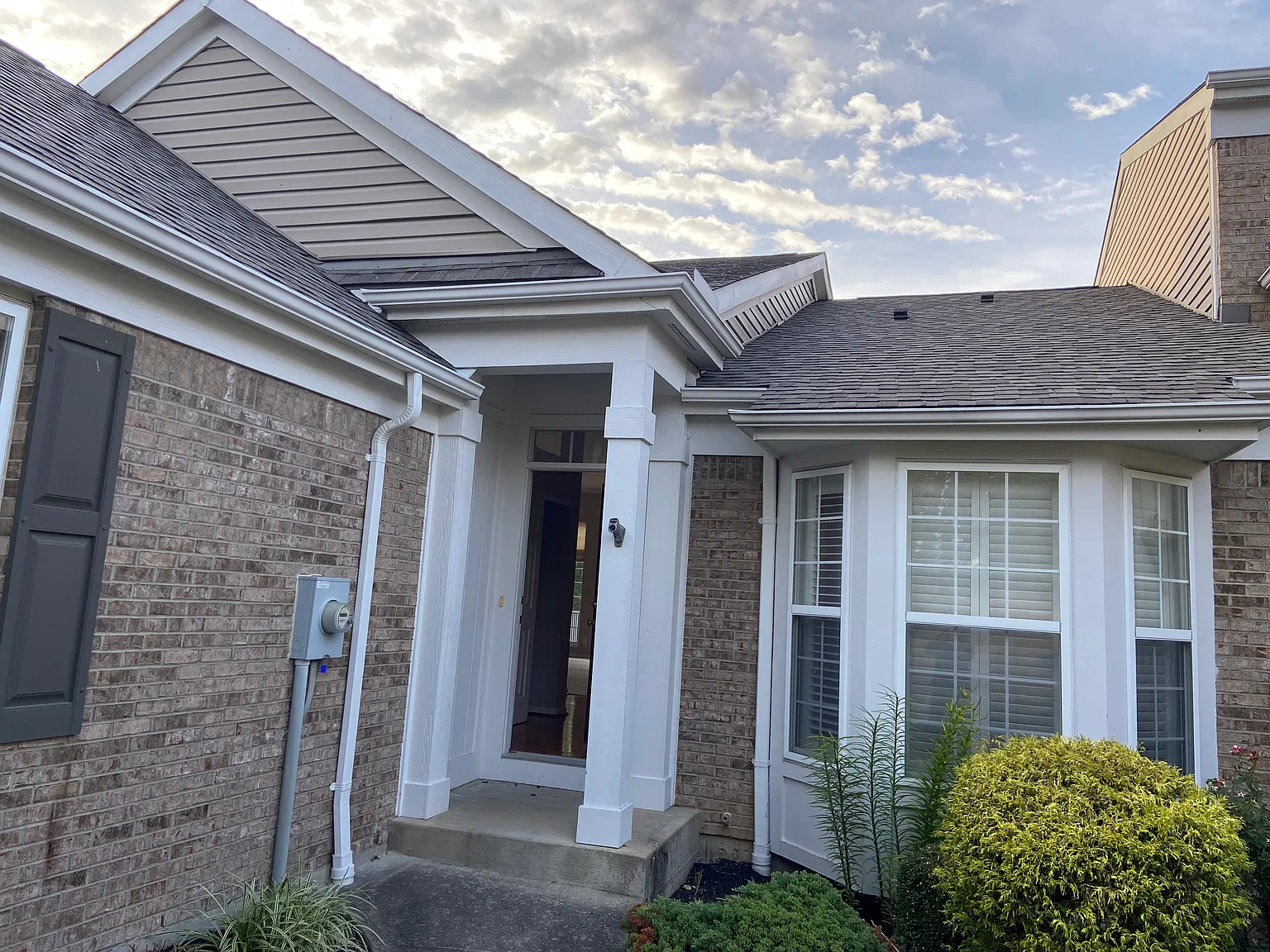 2 bed, 2583 sqft, $2,500 — Photo 2