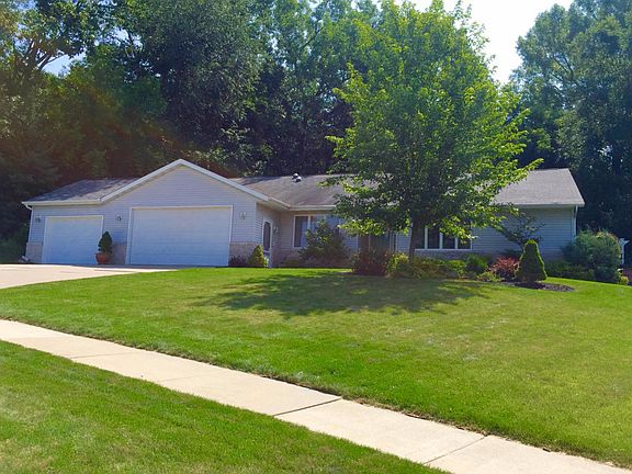 2nd image of 142 Larkspur Ln E