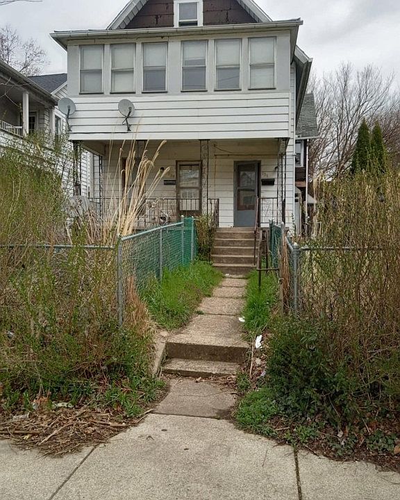 1st image of 829-31 Ash St