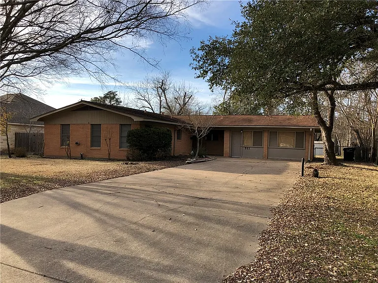 511 Gilchrist Ave — Photo 1