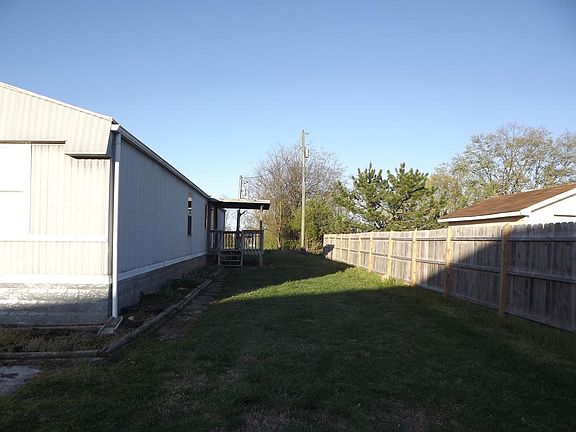 4th image of 320&300 Harvey Dr