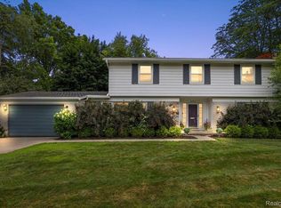 32010 Inglewood St, Beverly Hills, MI 48025