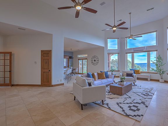 4th image of 40 Calyx Ln