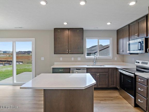 2nd image of 133 Sunflower Blvd