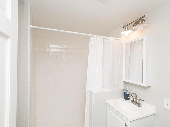 5th image of 214 Chestnut Ave Unit 3