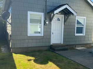 112 1/2 M St, Hoquiam, WA