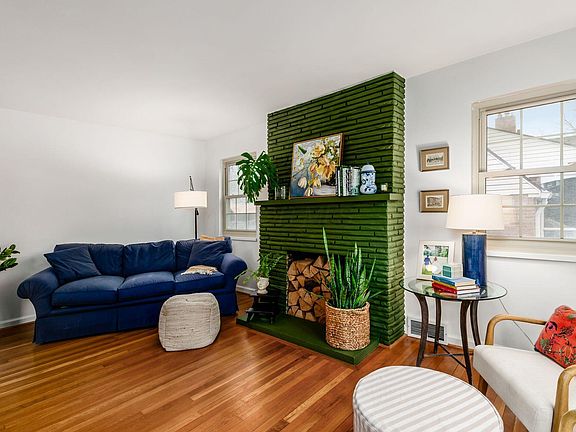 3rd image of 2089 Jervis Rd