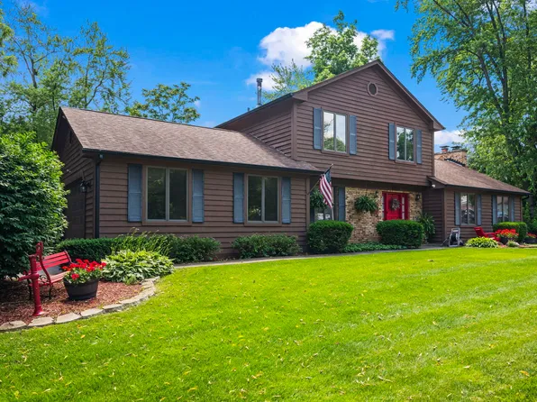 23880 N Overhill Dr, Lake Zurich, IL 60047