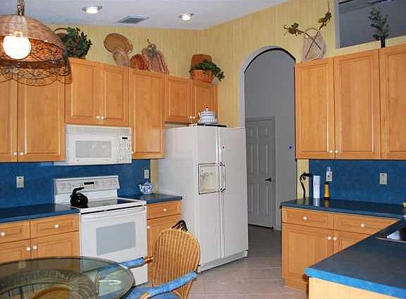 4th image of 6912 Lismore Ave