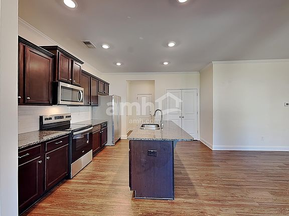 4th image of 592 Woodall Rd