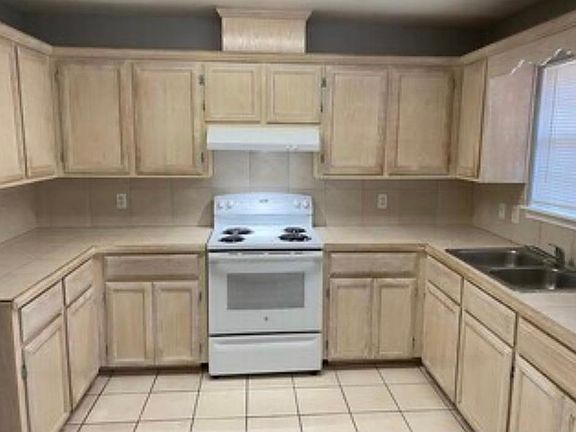 3rd image of 2408 Shasta Ave APT A