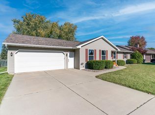 1208 Meadow View Ln, De Pere, WI 54115