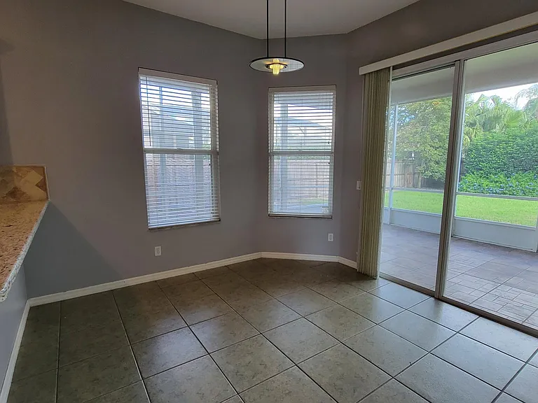 9841 Montclair Cir — Photo 9