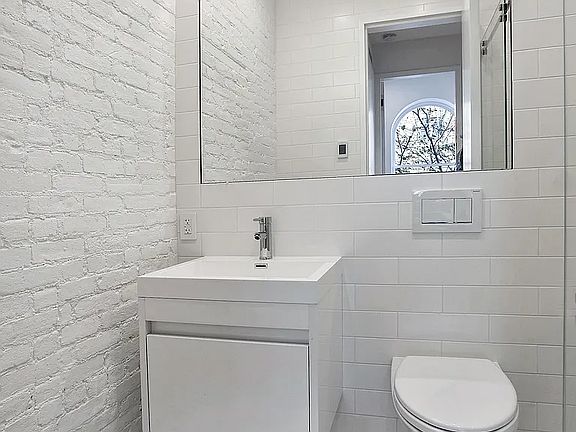 5th image of 106 Edgecombe Ave #1