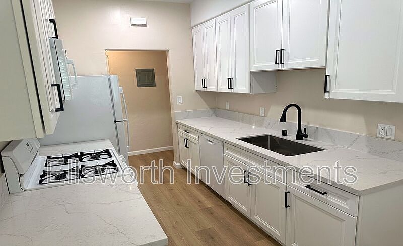 1st image of 3527 Park Blvd