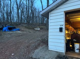 334 Maxim Dr, Hopatcong, NJ 07843