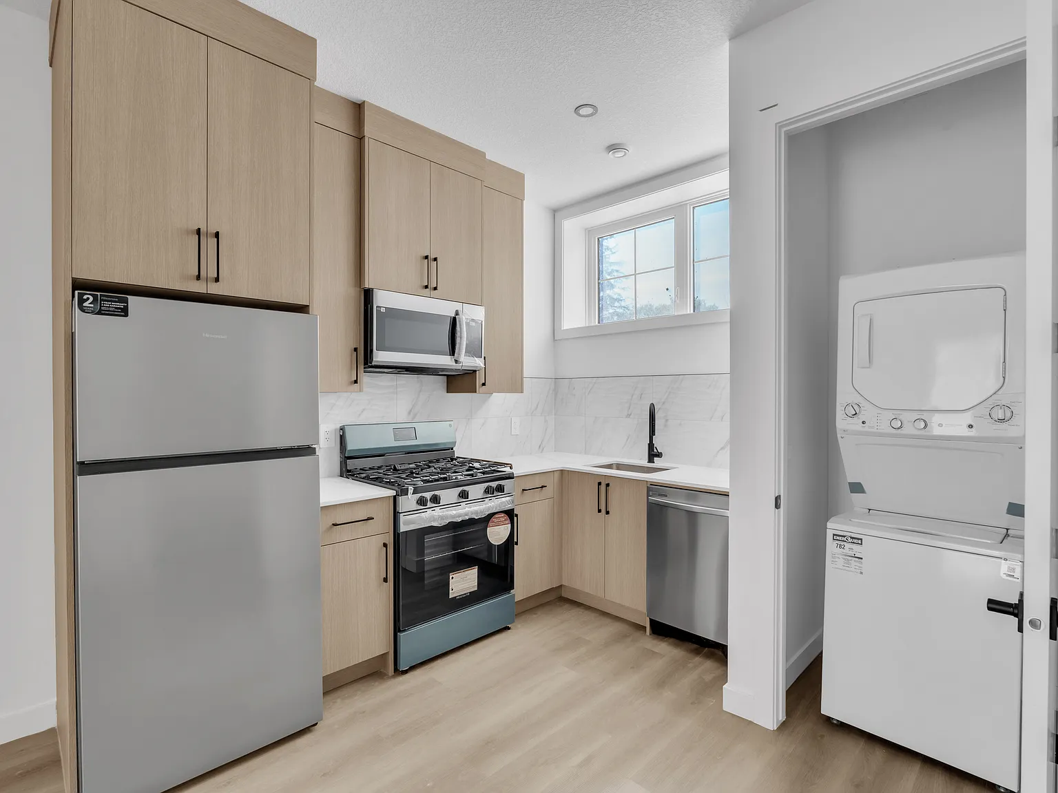 2706B 25 Ave SW — Photo 3