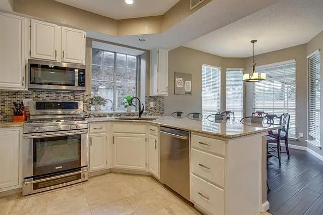 2309 Claremont Ct — Photo 12