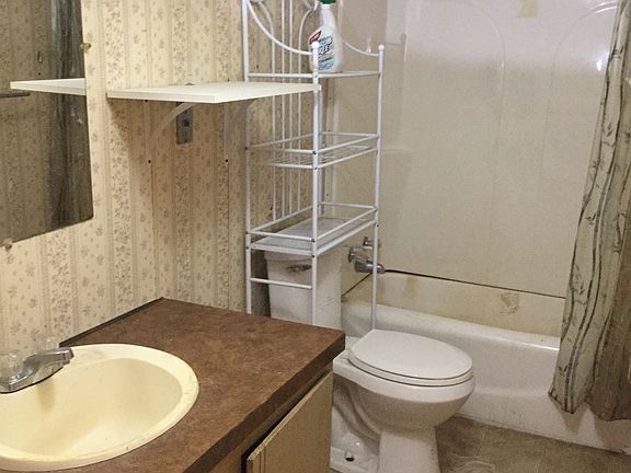 2nd image of 16929 Lakeview Dr