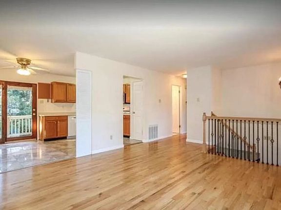 4th image of 12433 Glengate Dr