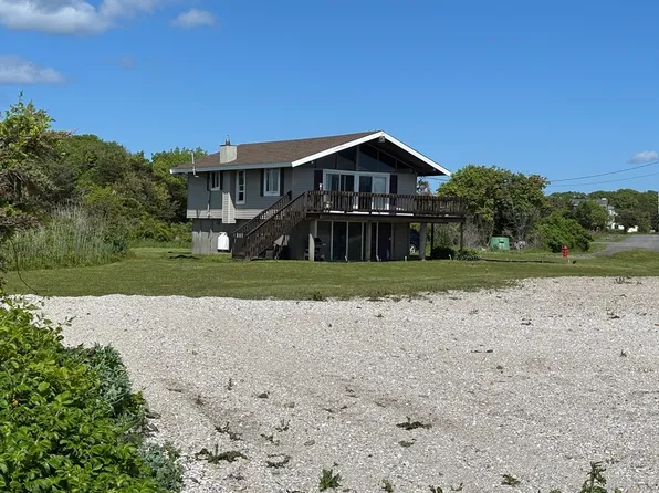 2 Starboard Dr, Fairhaven, MA 02719