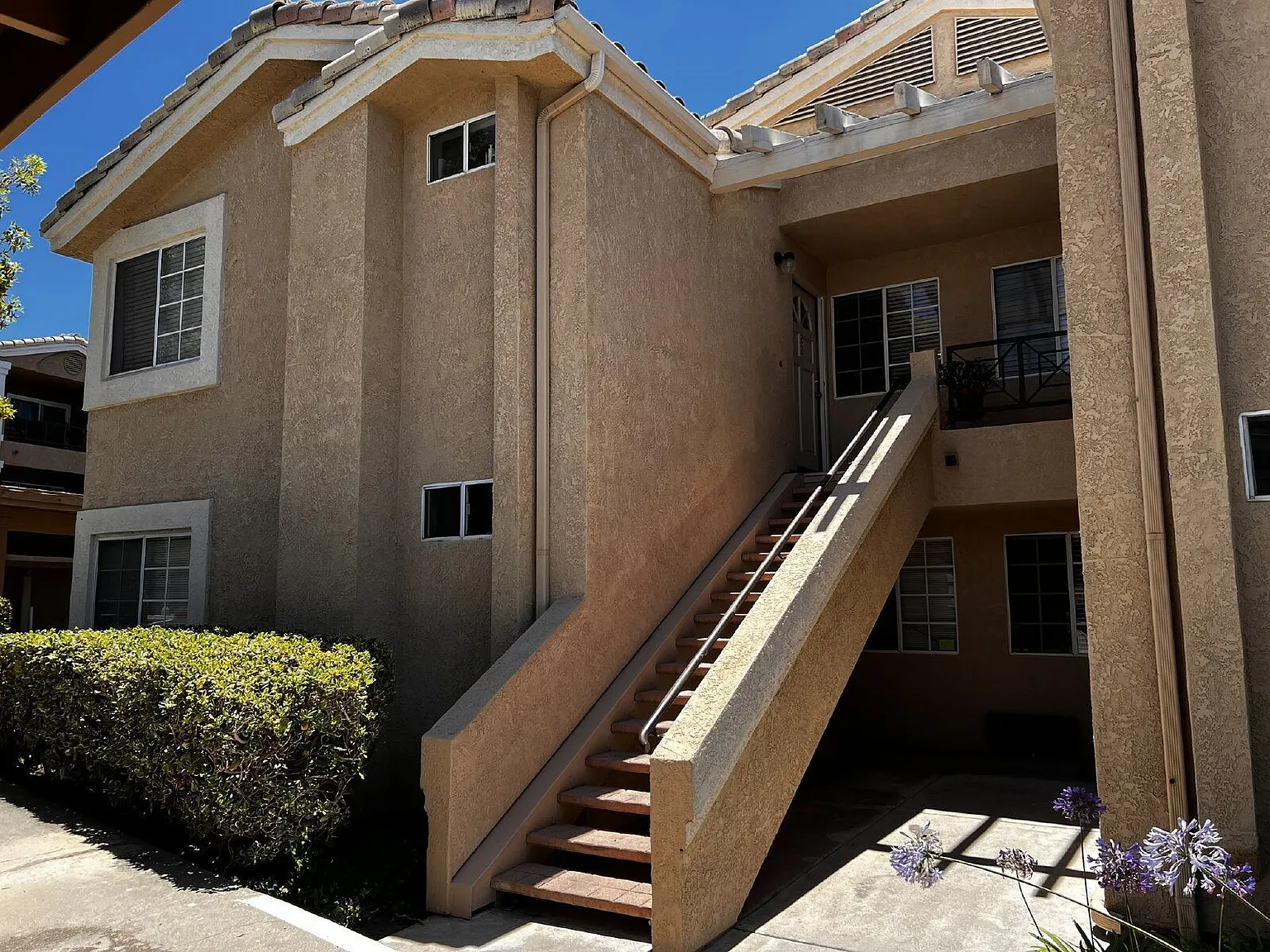2 bed, 2.0 bath, 968 sqft, $3,100 — Photo 2