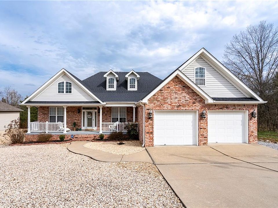 1st image of 6 Luncarty Ln
