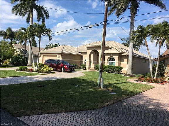 4th image of 712 SW 53rd Ter