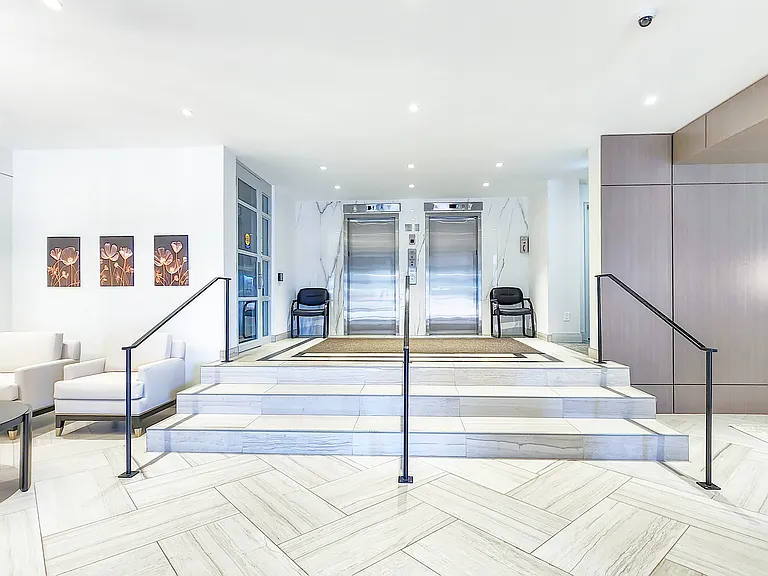2500 Bathurst St — Photo 32