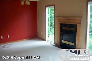 Living room w/Fireplace