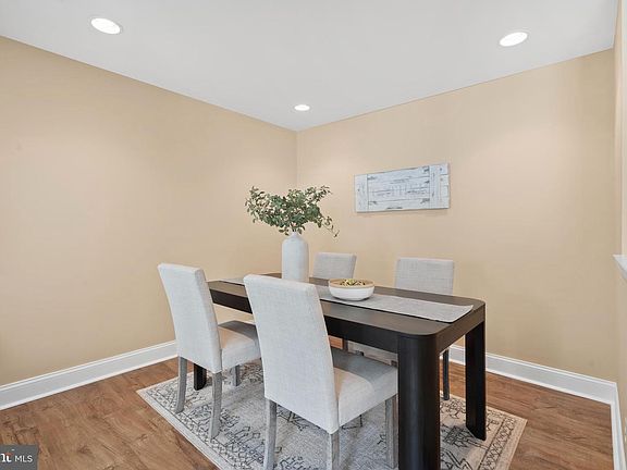 4th image of 431 Durham Ct
