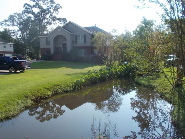 5860 Pineleaf Dr, Millbrook, AL 36054