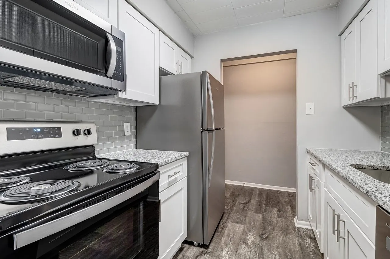 9815 Presidential Dr #6-105 photo 1