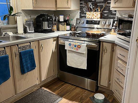 3rd image of 6331 S Oakmont Dr