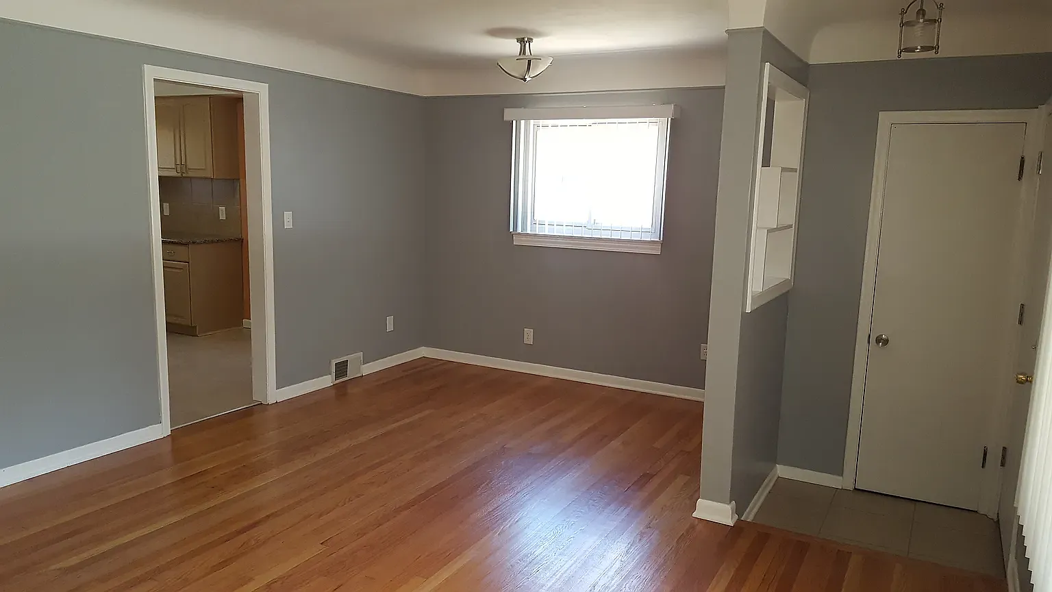 3 bed, 1064 sqft, $2,100 — Photo 4