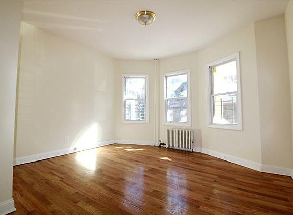 3rd image of 21 Van Cortland Park Ave #2