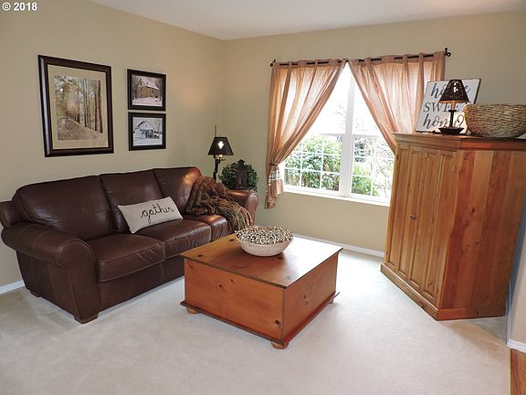 2nd image of 140 NE Woodsong St