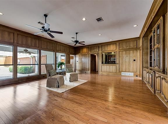 3rd image of 9510 Moss Haven Dr