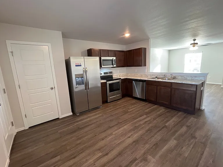 3209 E Jacob Ln — Photo 5