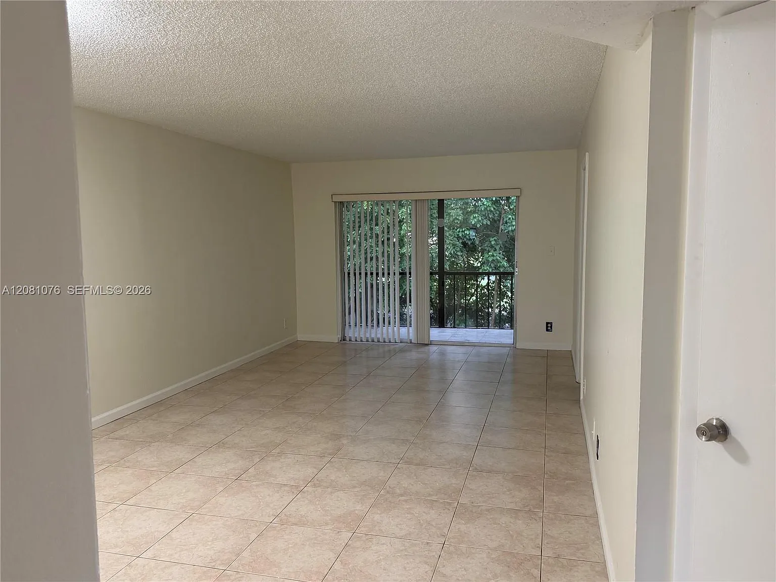 Versailles Gardens Condo — Photo 2