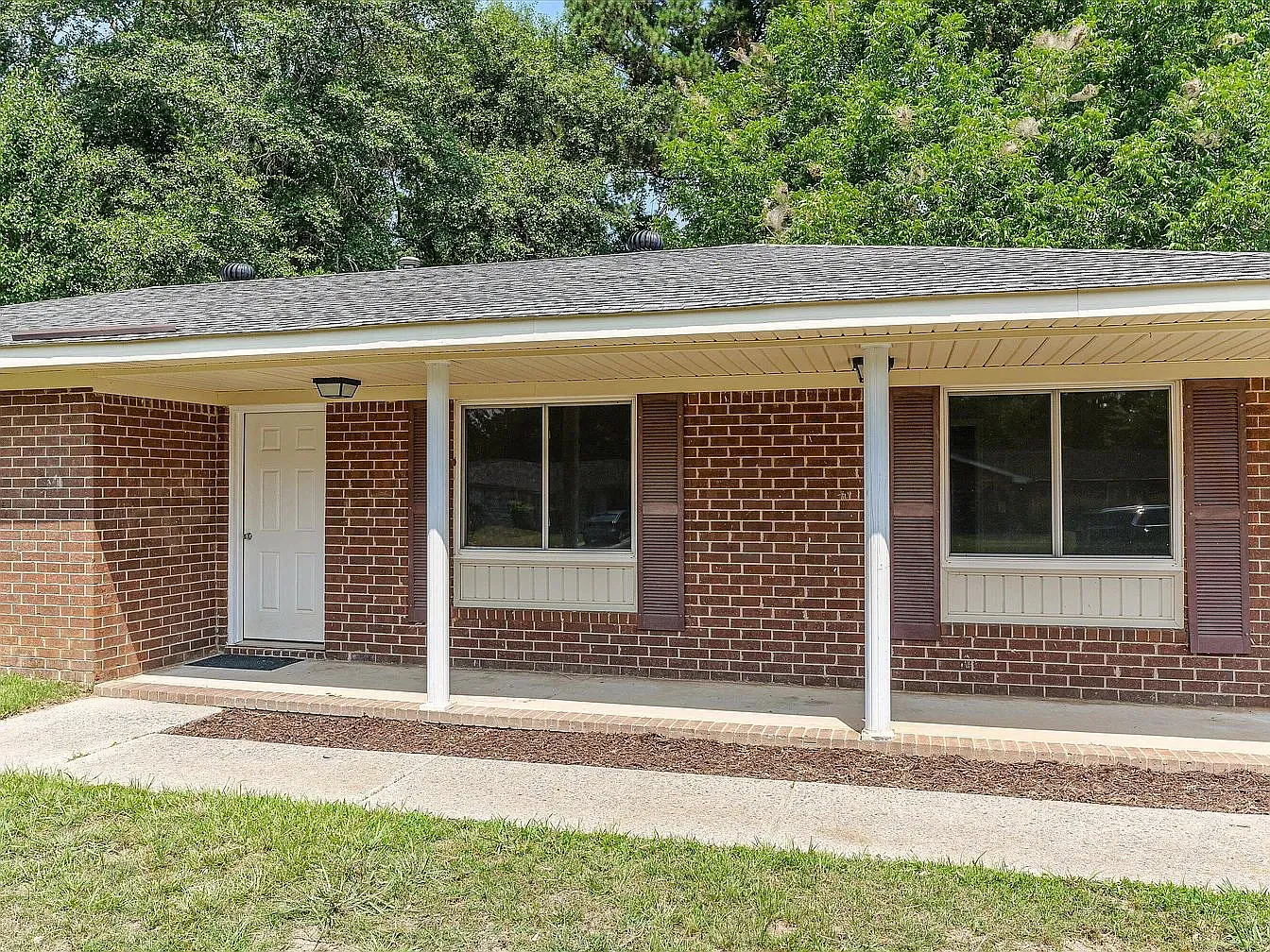 3 bed, 2.0 bath, 1400 sqft, $1,750 — Photo 4