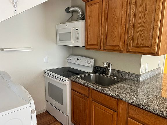 4th image of 339 Torrington Dr #1