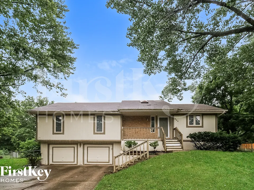 804 NE Karapat Dr