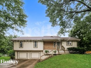 804 NE Karapat Dr, Kansas City, MO 64155