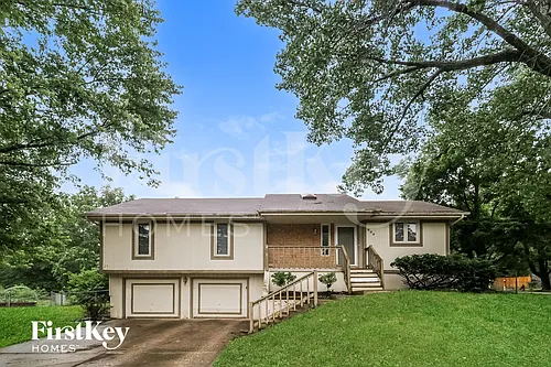 804 NE Karapat Dr Photo 1